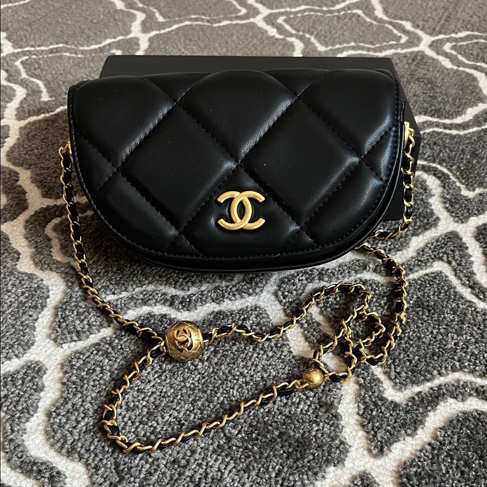 NIB CHANEL MAKEUP LINE Black Quilted VEGAN Leather Crossbody